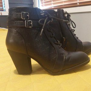 Daisy Fuentes Booties